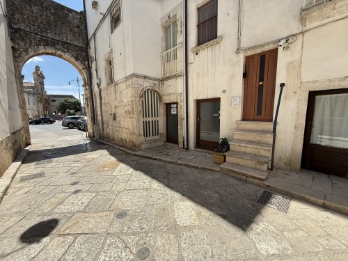 P  R  E  Z  Z  O       R  I  B  A  S  S  A  T  O  -  Centrale e Visibile Locale con 5 Ingressi